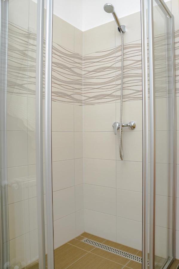 Illes Apartmanok Ii. ไฮจ์ดุสโซบอสโล ภายนอก รูปภาพ