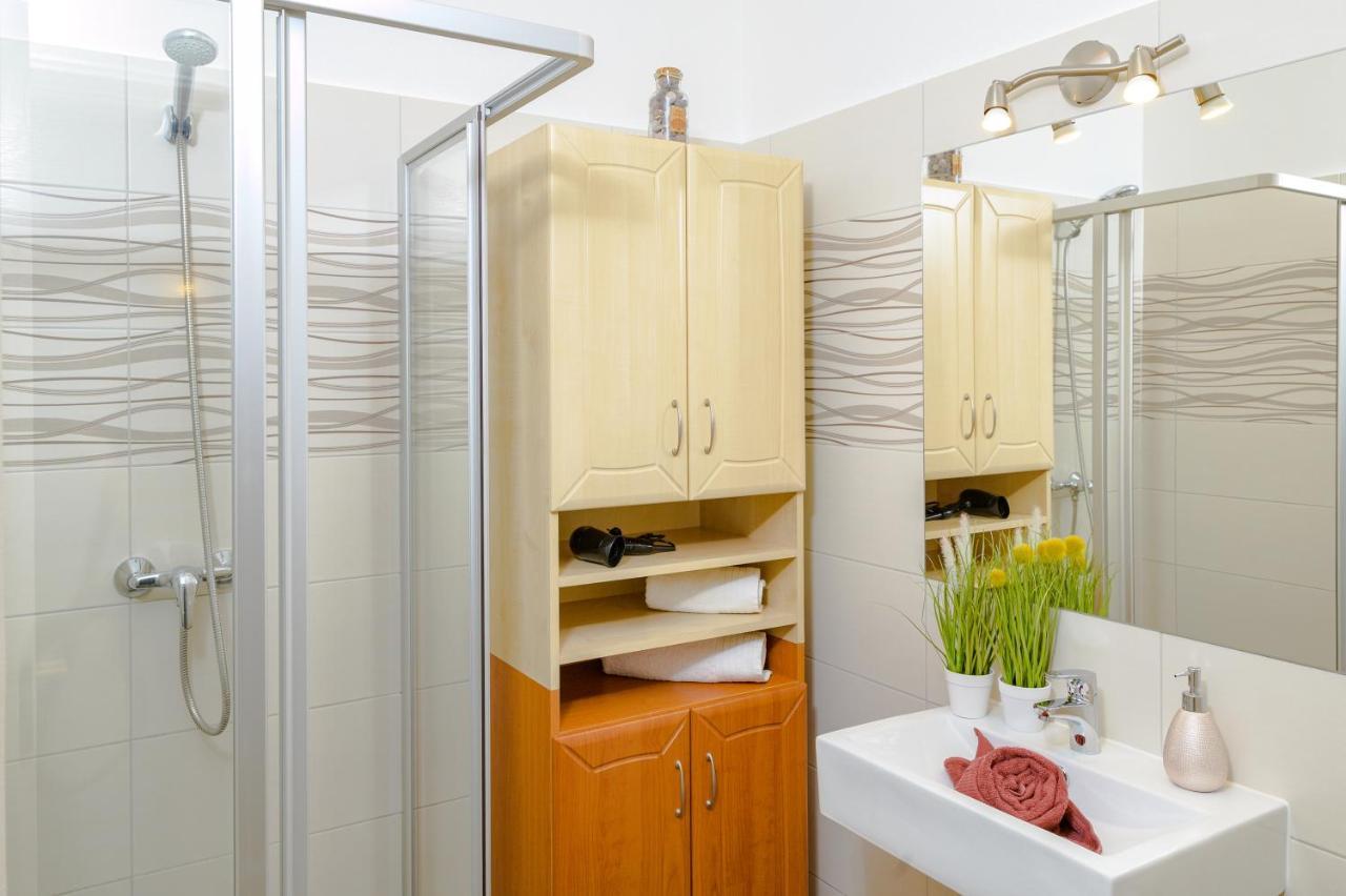 Illes Apartmanok Ii. ไฮจ์ดุสโซบอสโล ภายนอก รูปภาพ