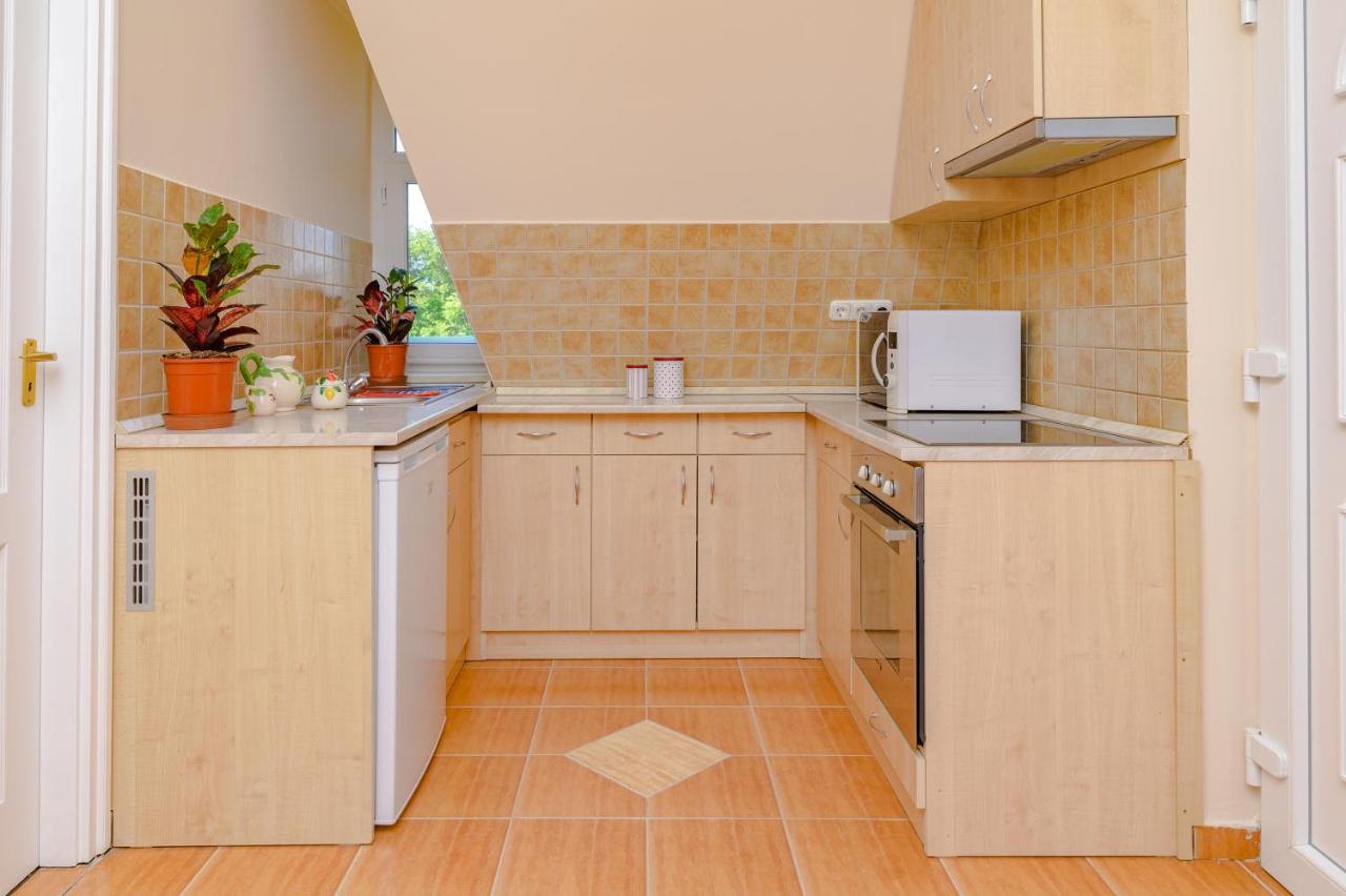 Illes Apartmanok Ii. ไฮจ์ดุสโซบอสโล ภายนอก รูปภาพ