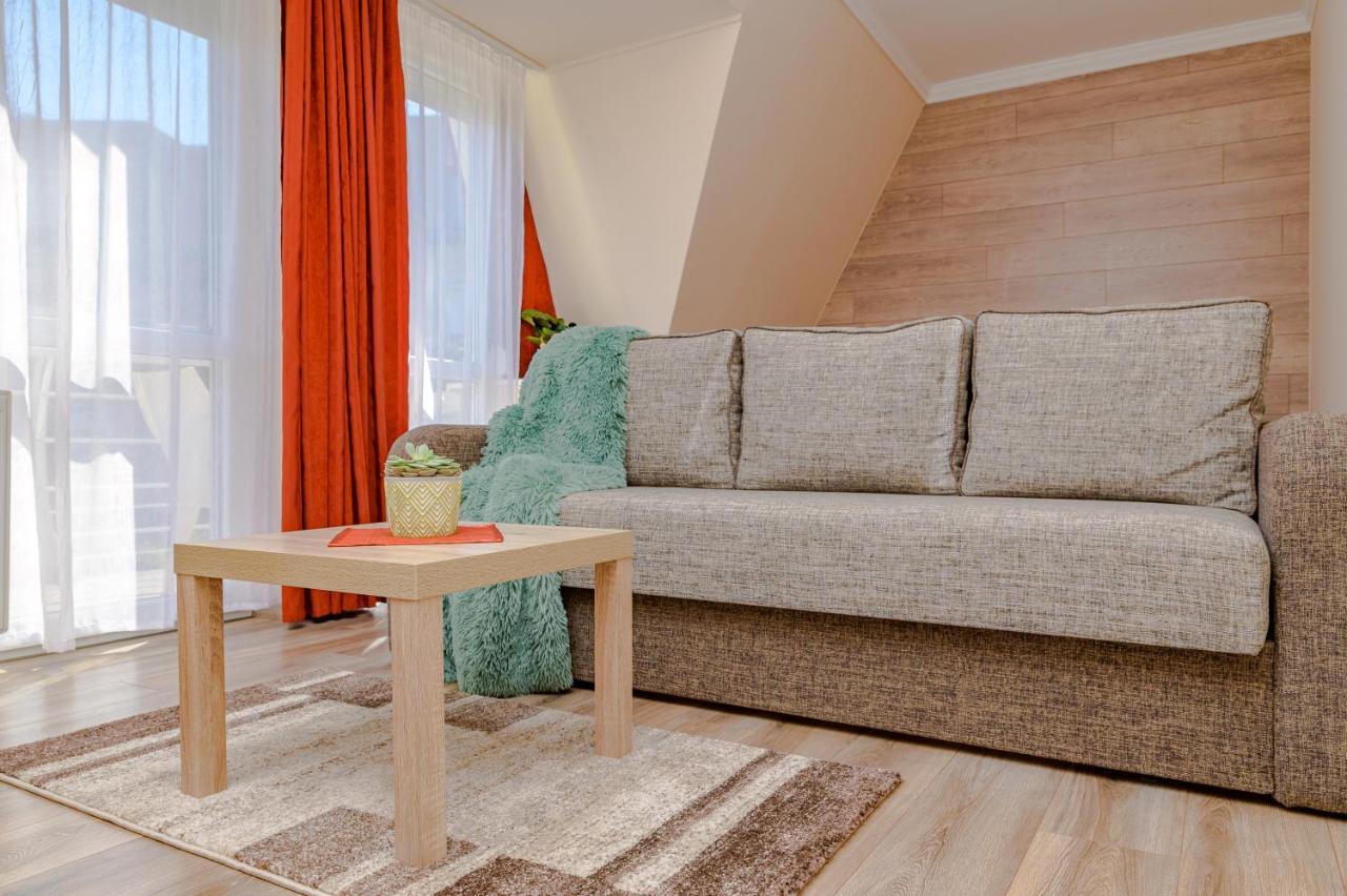 Illes Apartmanok Ii. ไฮจ์ดุสโซบอสโล ภายนอก รูปภาพ